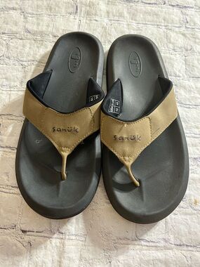 SANUK LAZY BOY BLACK AND BROWN MEN’S FLIPFLOPS EVA FOOTBED BRAND ON STRAP USA 10